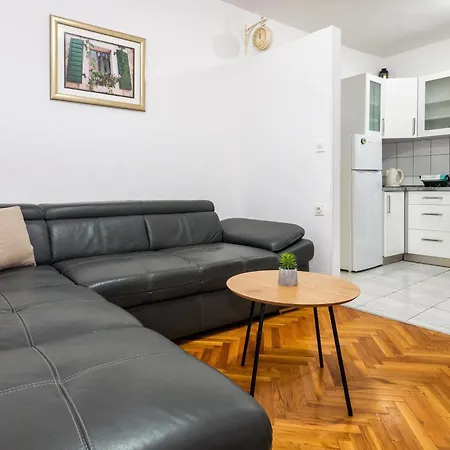 'radunica' - Local Home, Near Riva & Market Split