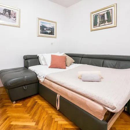 'radunica' - Local Home, Near Riva & Market Apartment *