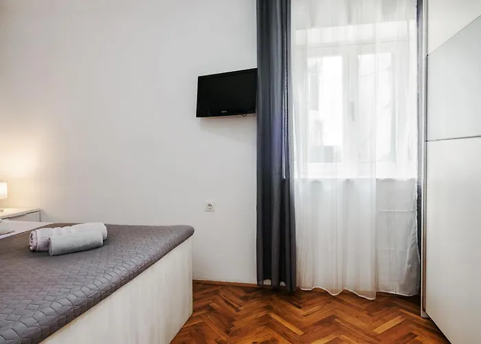 Splitstay & Quiet - 5 Min To Riva *