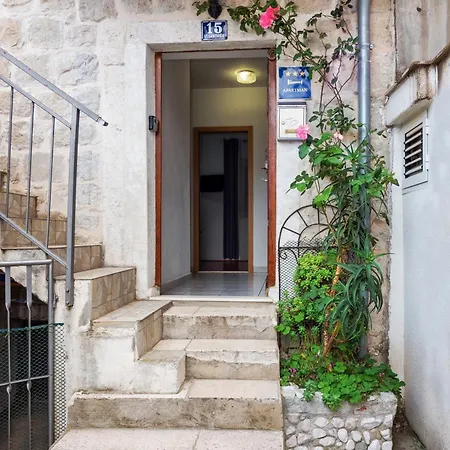 'radunica' - Local Home, Near Riva & Market *